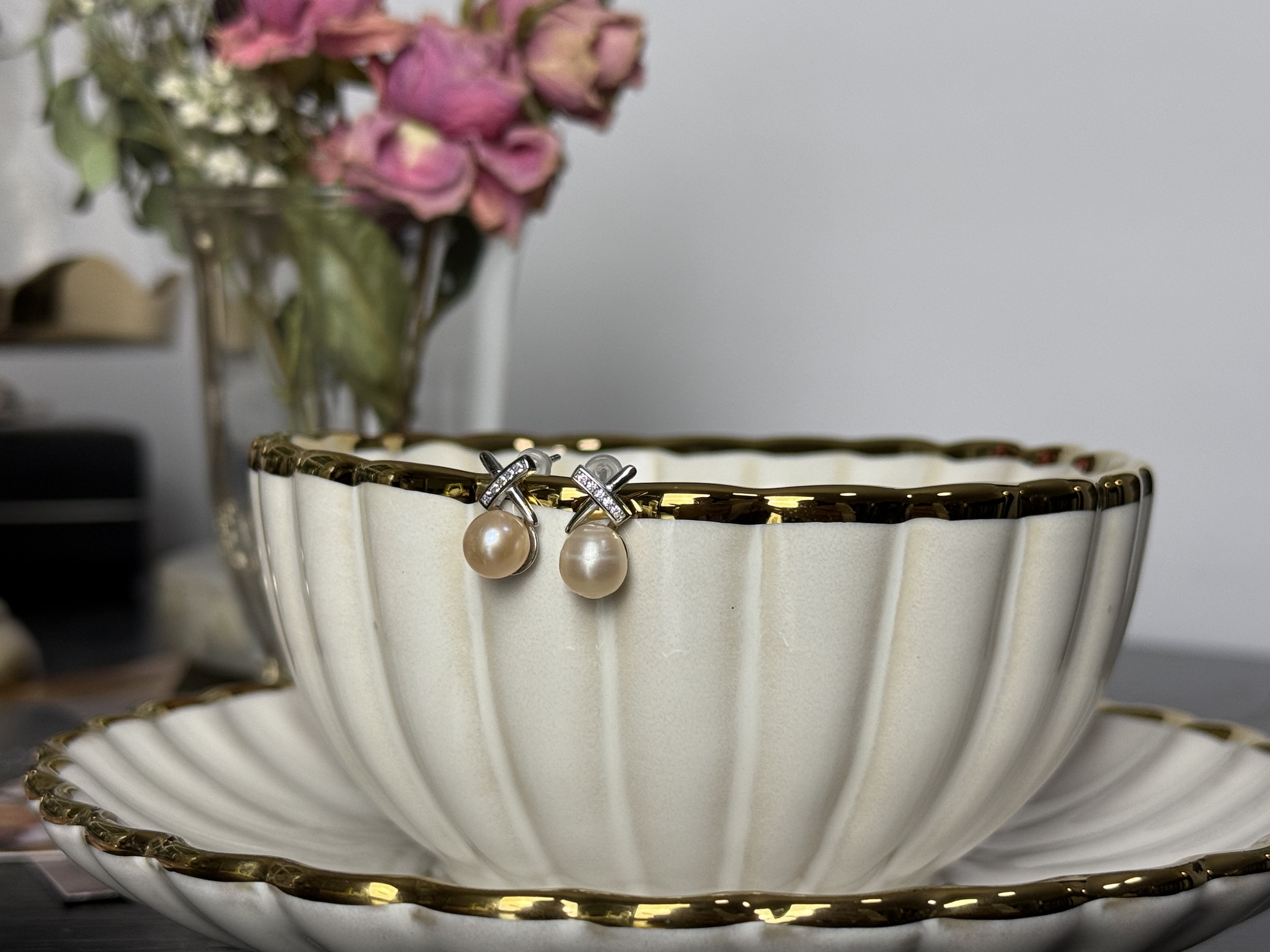 XO Pearl Stud Earrings