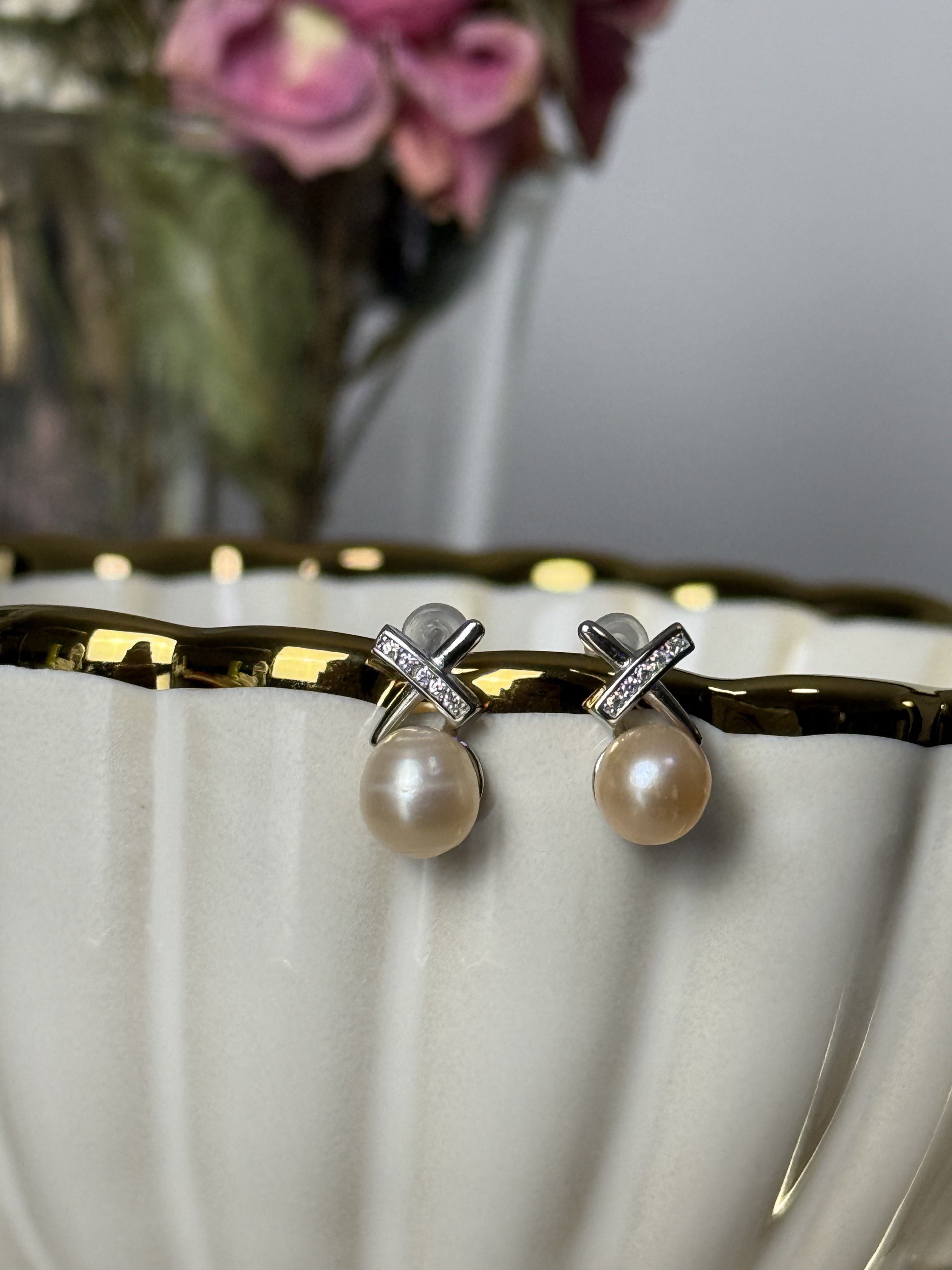 XO Pearl Stud Earrings