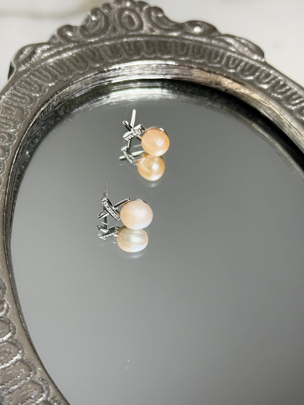 XO Pearl Stud Earrings